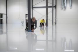 Vi har lagt gulv i bygget til Sullandgruppen og Autoplan i Løten, totalt 2400 m2 Monoflex på gulvet